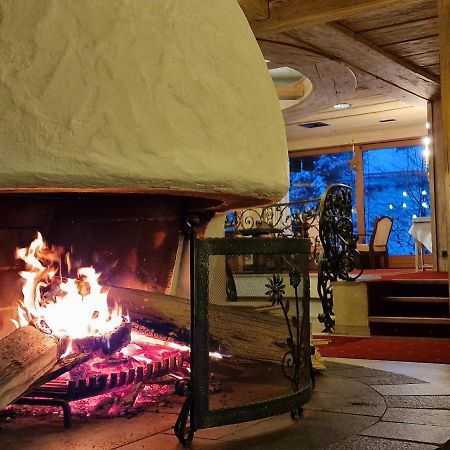 Das Kronen Hotel Seefeld in Tirol Buitenkant foto