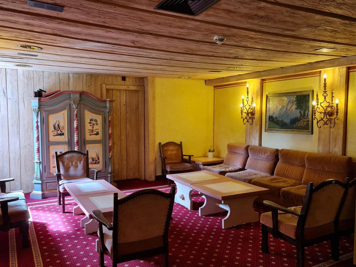 Das Kronen Hotel Seefeld in Tirol Buitenkant foto
