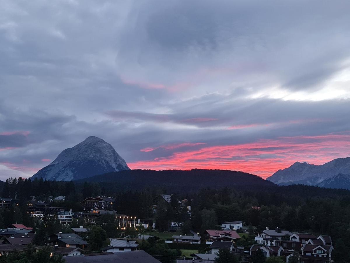 Das Kronen Hotel Seefeld in Tirol Buitenkant foto