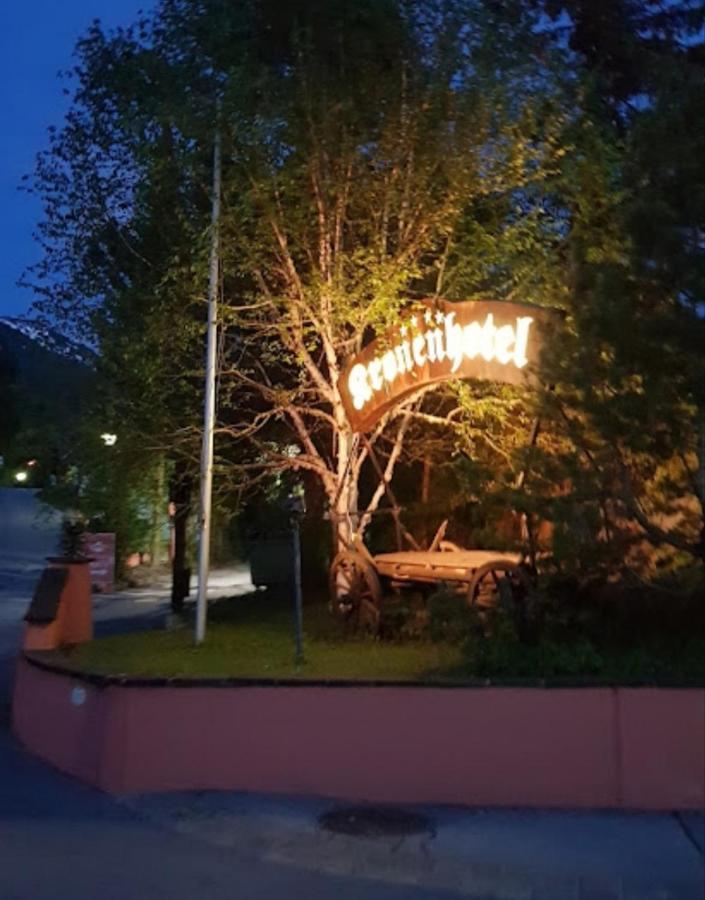 Das Kronen Hotel Seefeld in Tirol Buitenkant foto