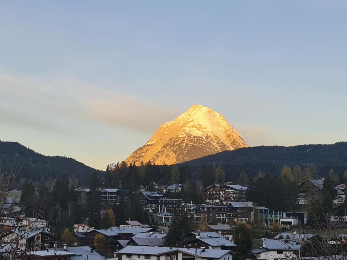 Das Kronen Hotel Seefeld in Tirol Buitenkant foto