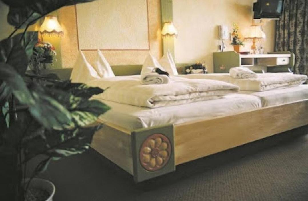 Das Kronen Hotel Seefeld in Tirol Buitenkant foto