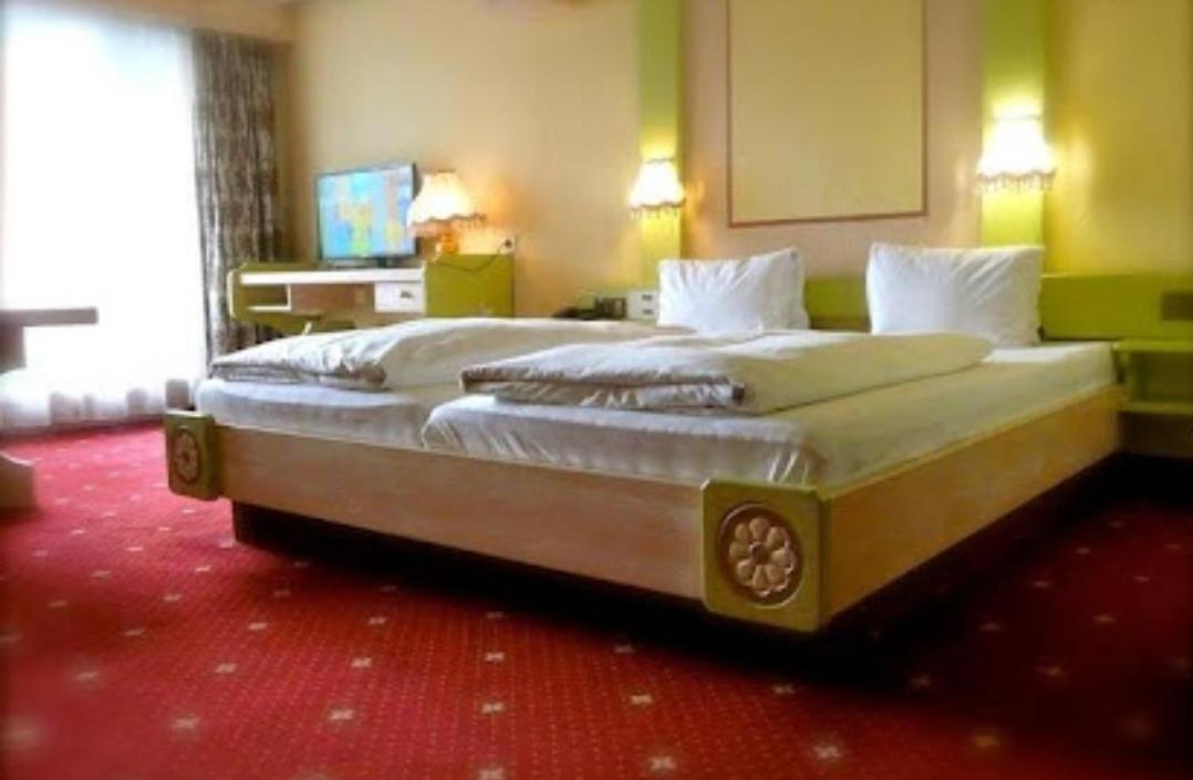 Das Kronen Hotel Seefeld in Tirol Buitenkant foto