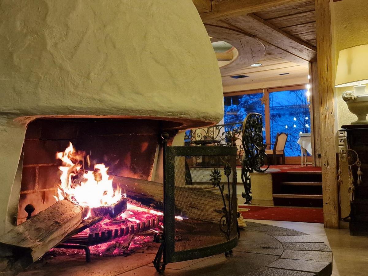 Das Kronen Hotel Seefeld in Tirol Buitenkant foto